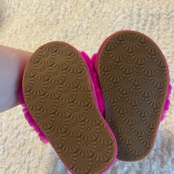 Toddler ugg fluff yeah slides - Picture 2 of 2